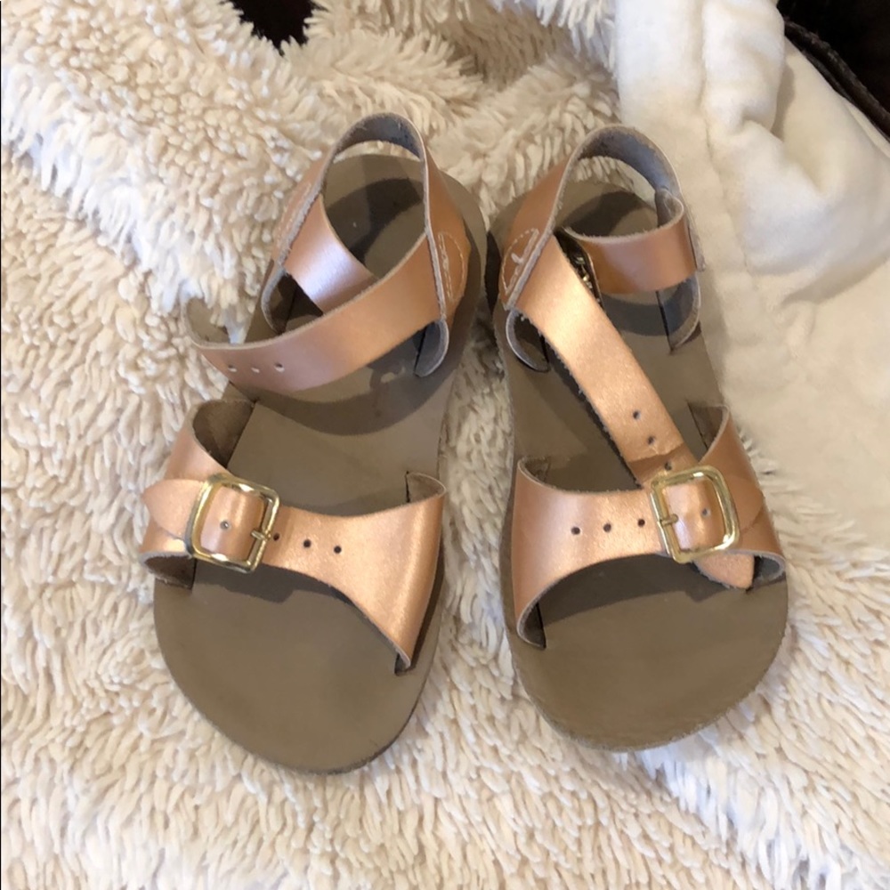 Salt Water Sun Sans-rose gold sz 8